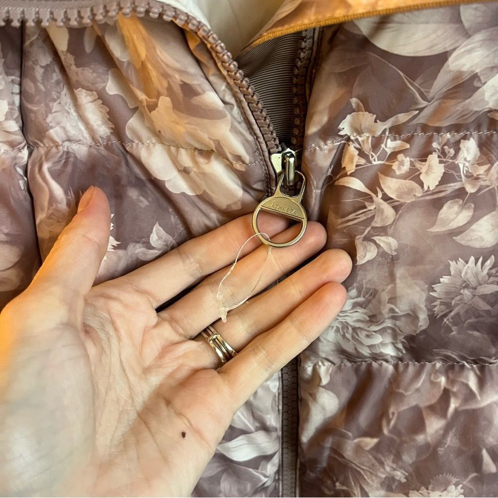 Athleta Downtown Printed Jacket
Antoinette Velvety Pink - Picture 6 of 10